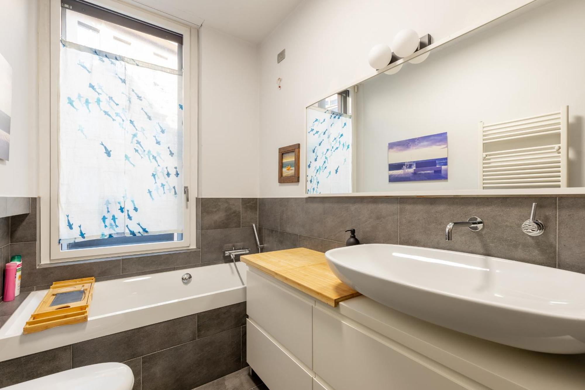 Cairoli E Garage Apartment