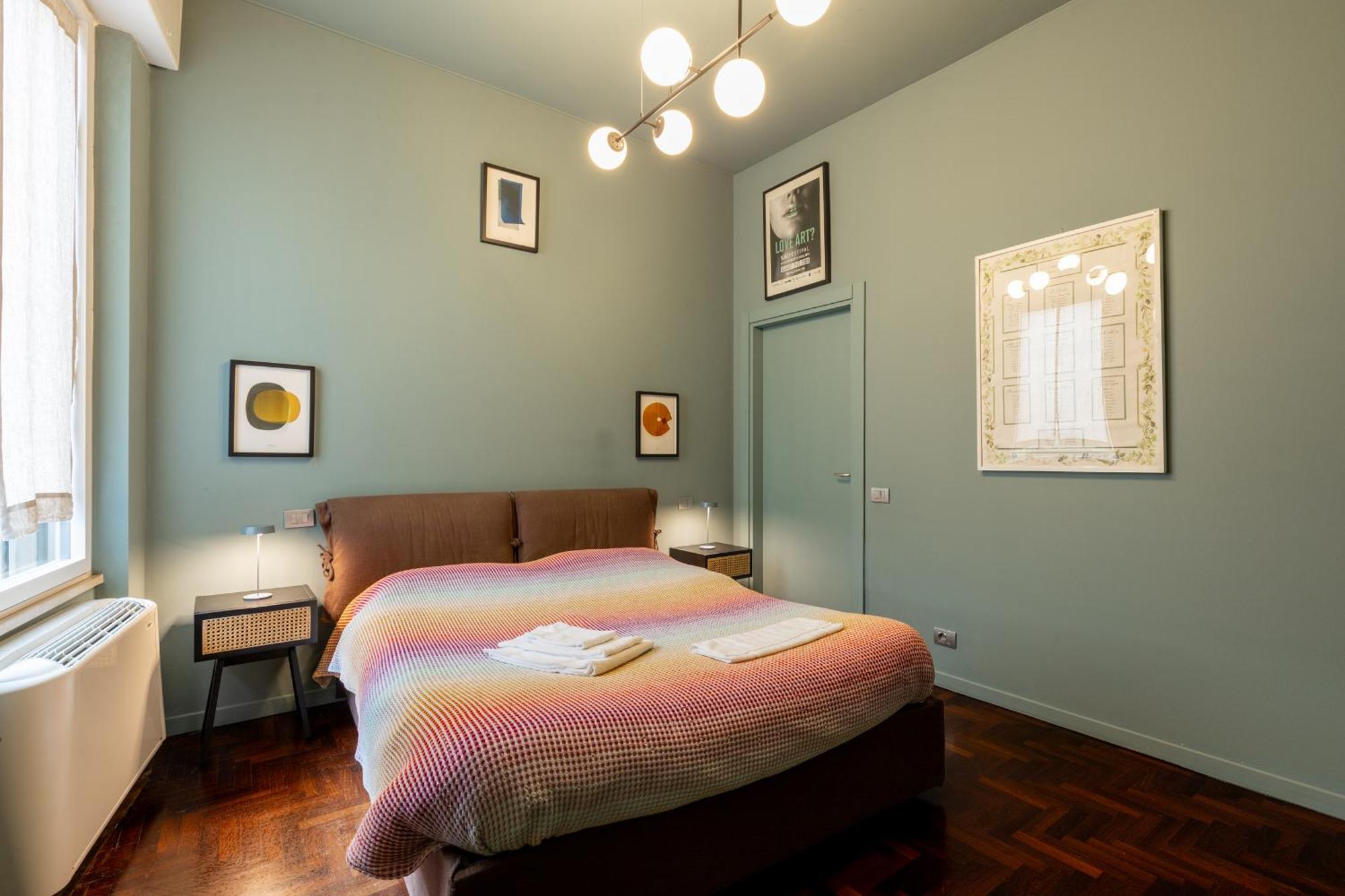 Cairoli E Garage Apartment *